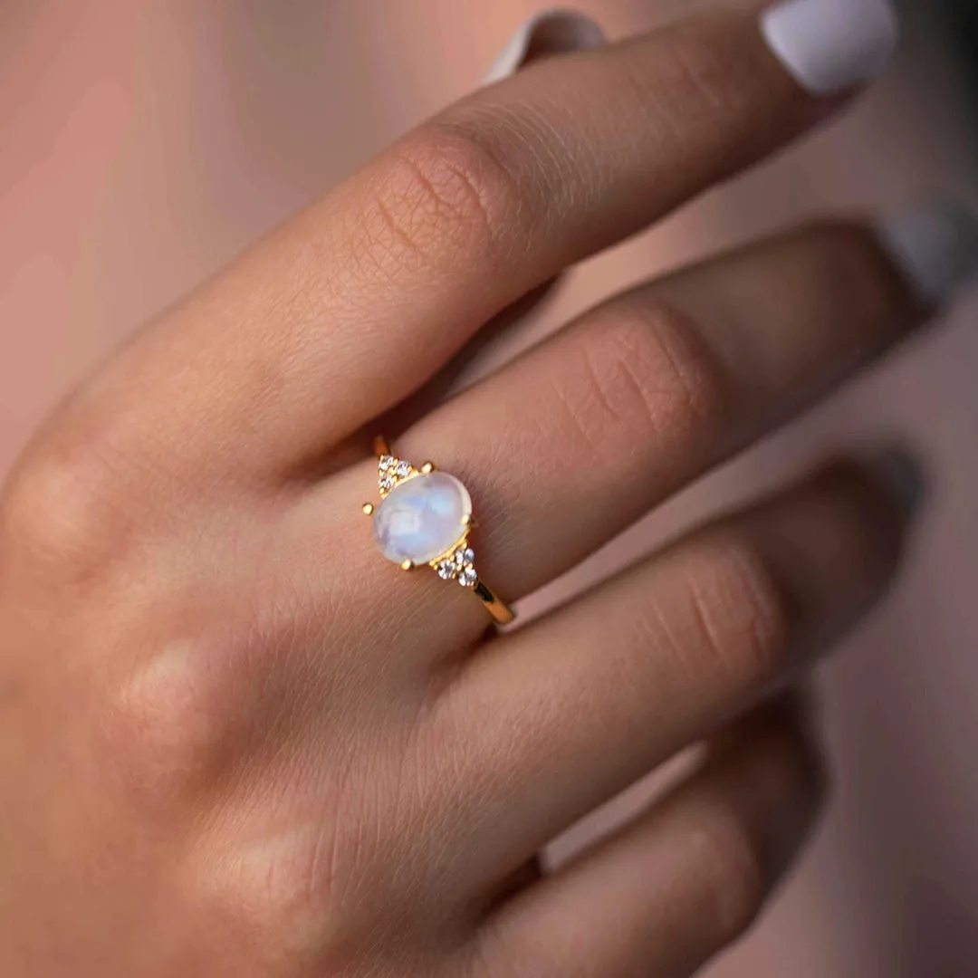 18K Gold Cabochon Moonstone Diamond Ring