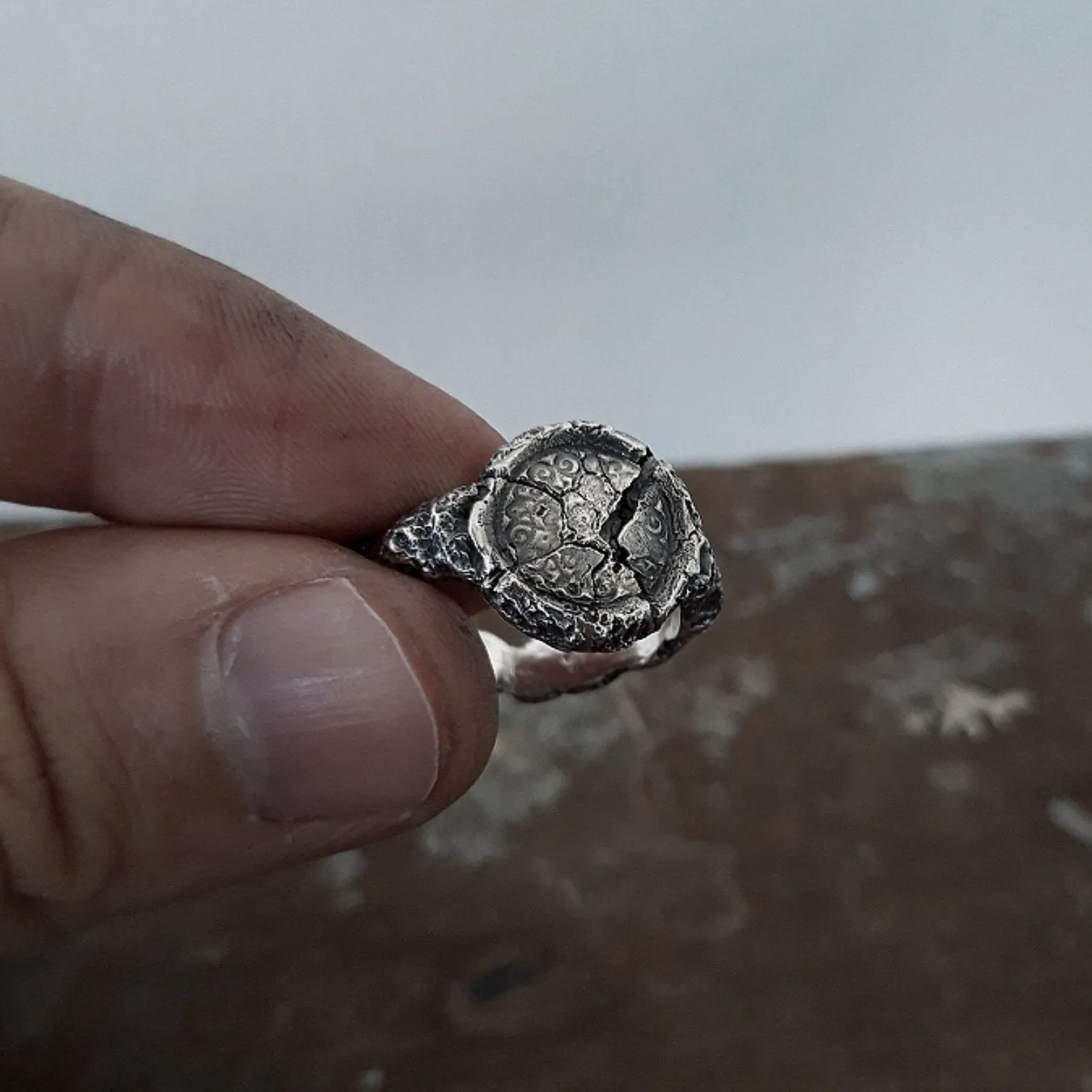 Byzantium ring- Unusual ring with patterns and cracks