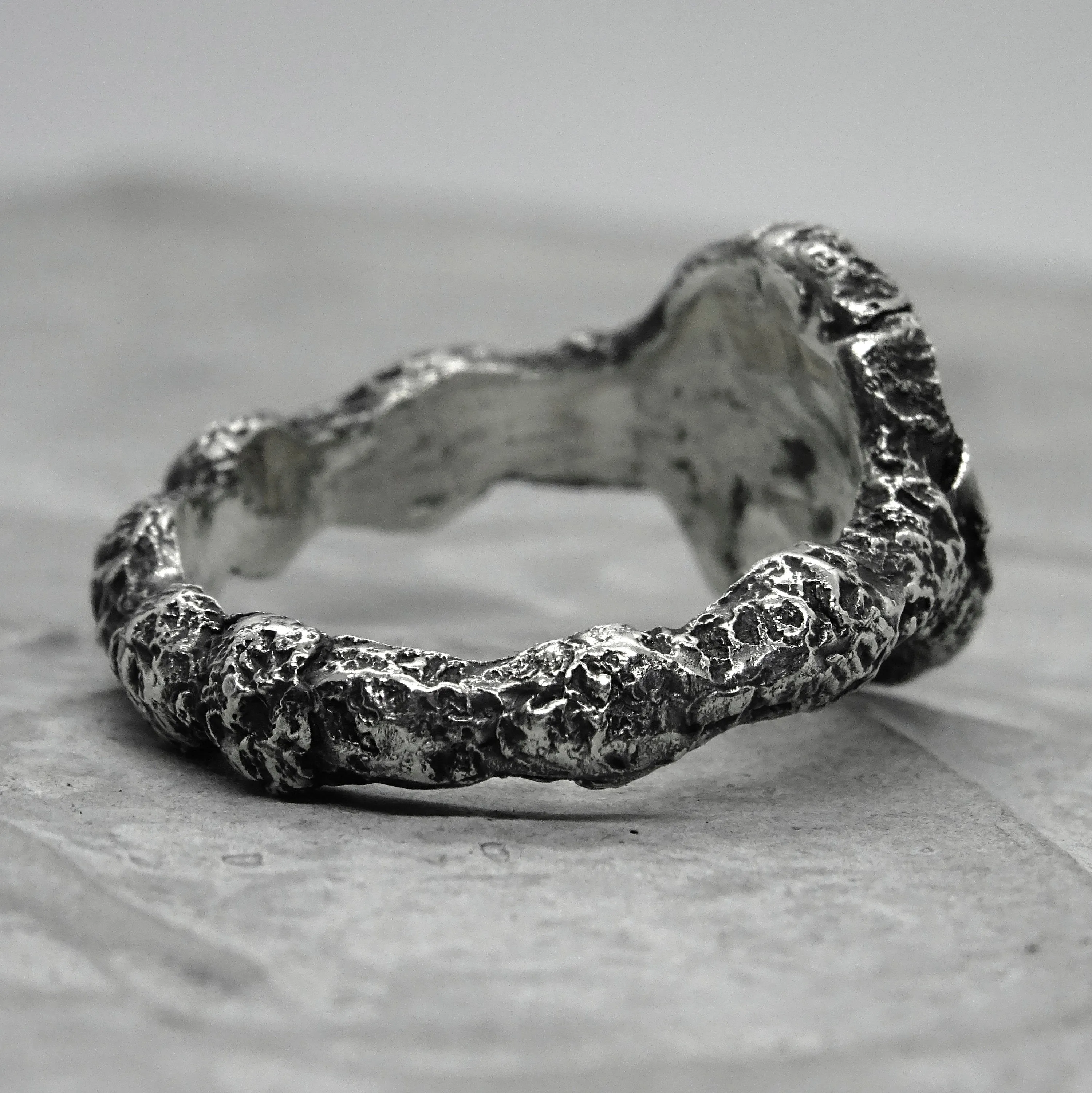 Byzantium ring- Unusual ring with patterns and cracks