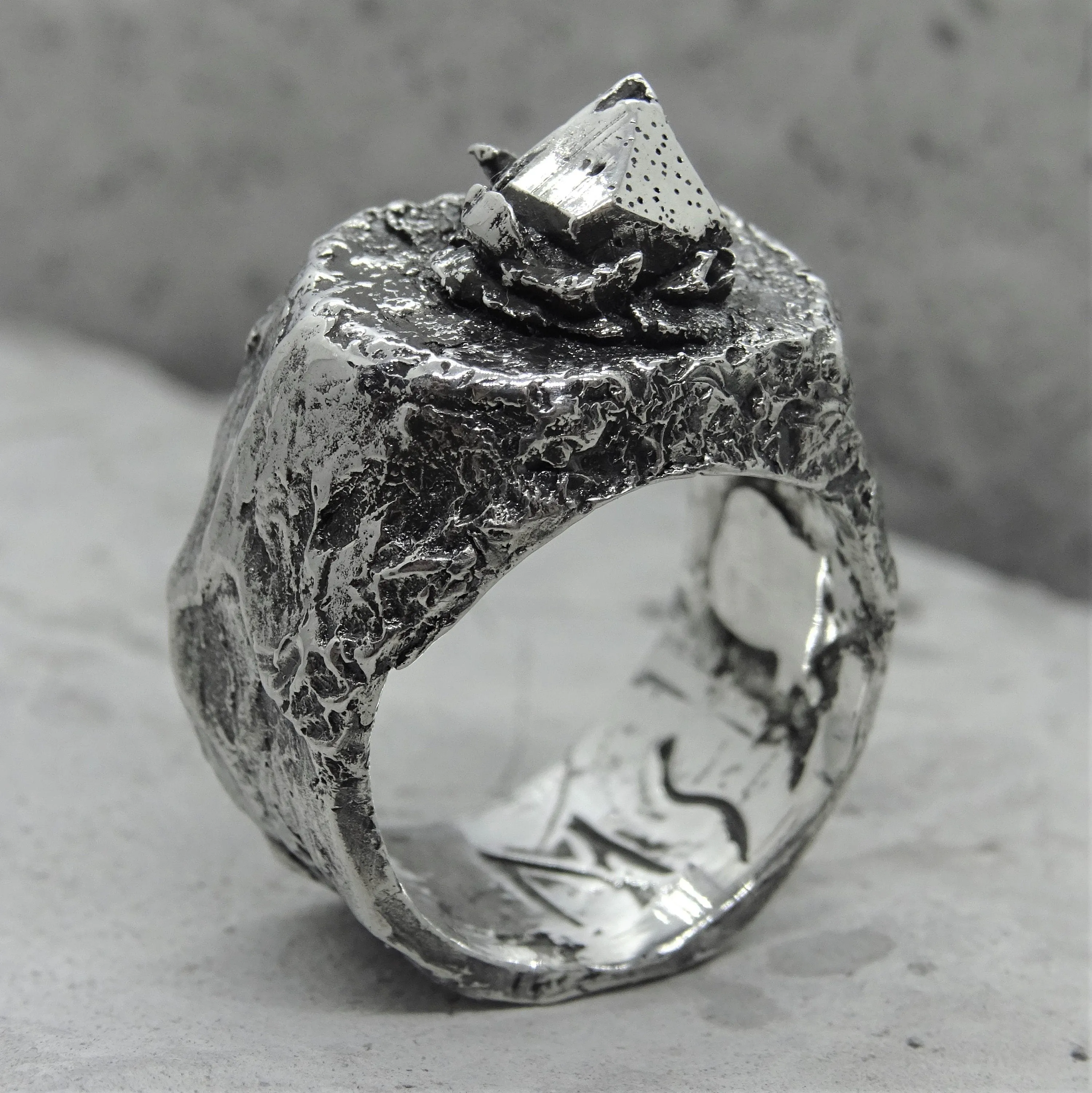 Cristal ring- unusual ring with stone texture and silver crystal