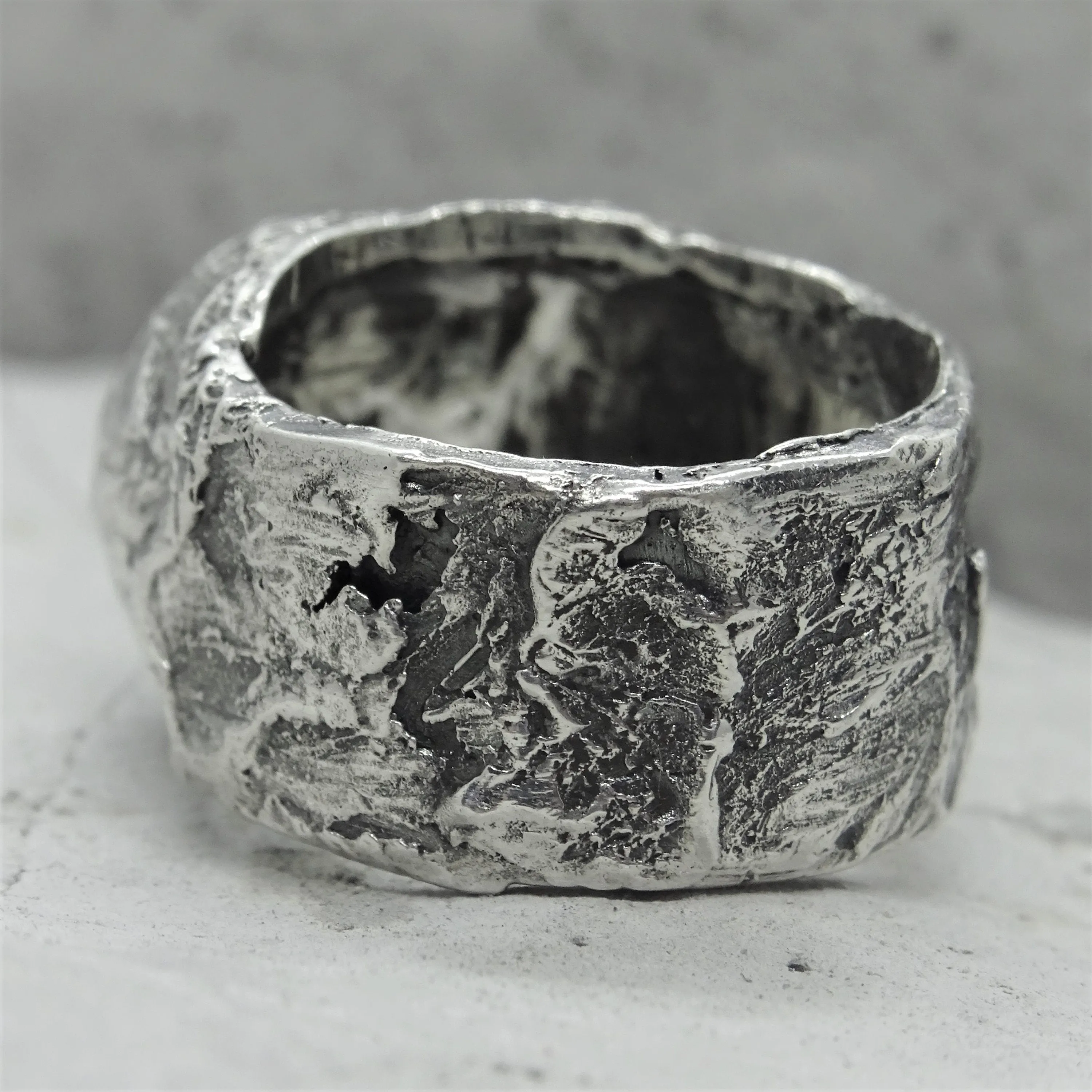 Cristal ring- unusual ring with stone texture and silver crystal