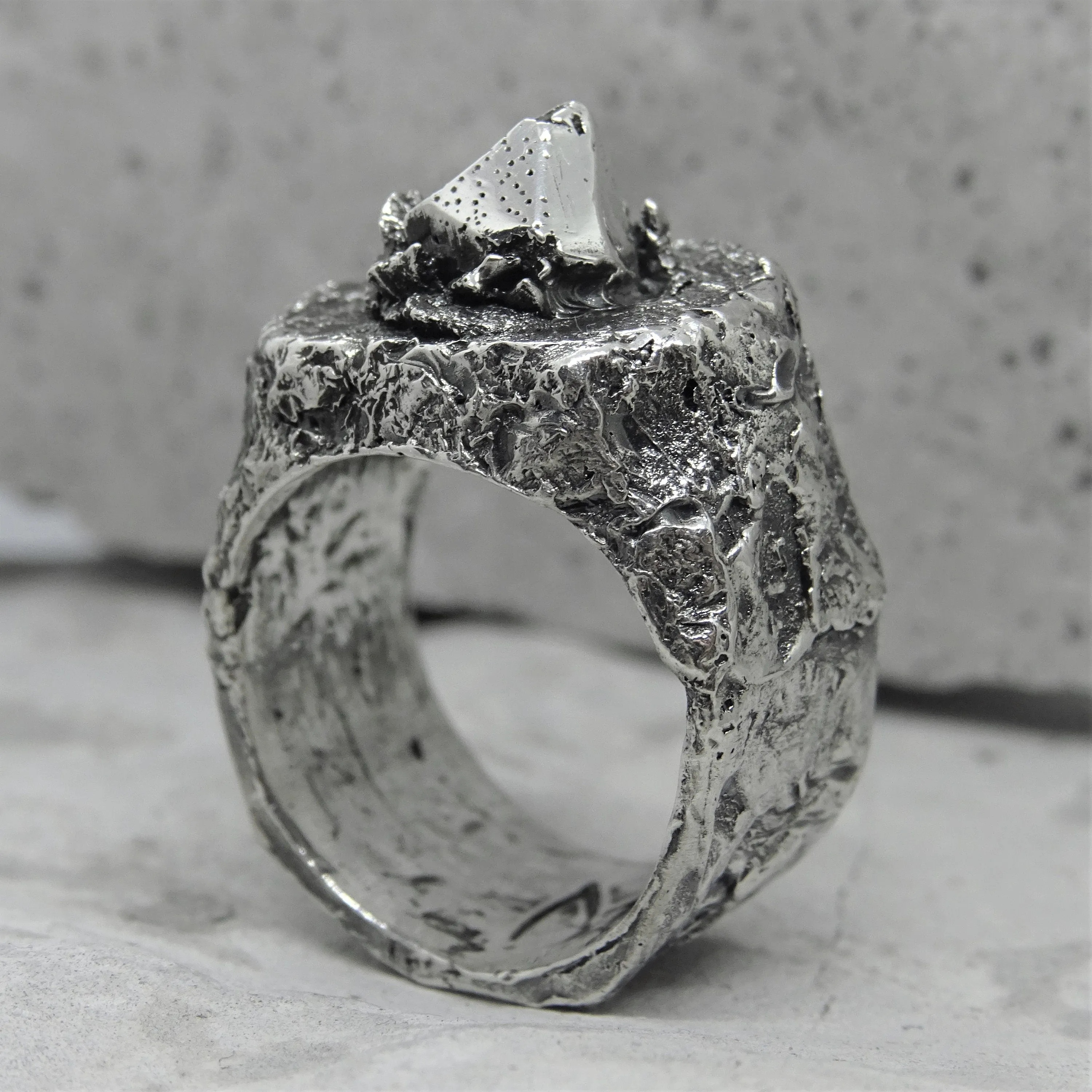 Cristal ring- unusual ring with stone texture and silver crystal