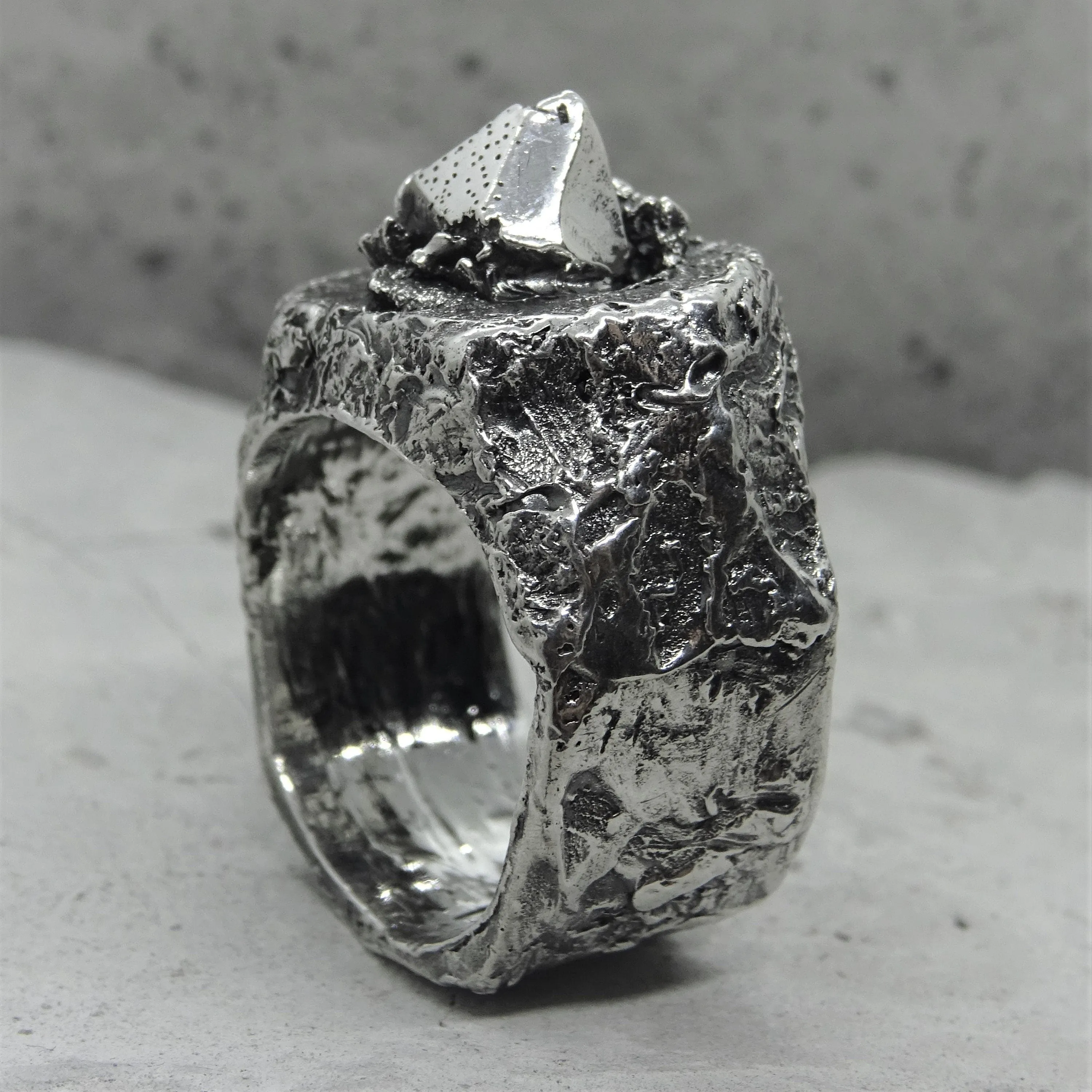 Cristal ring- unusual ring with stone texture and silver crystal