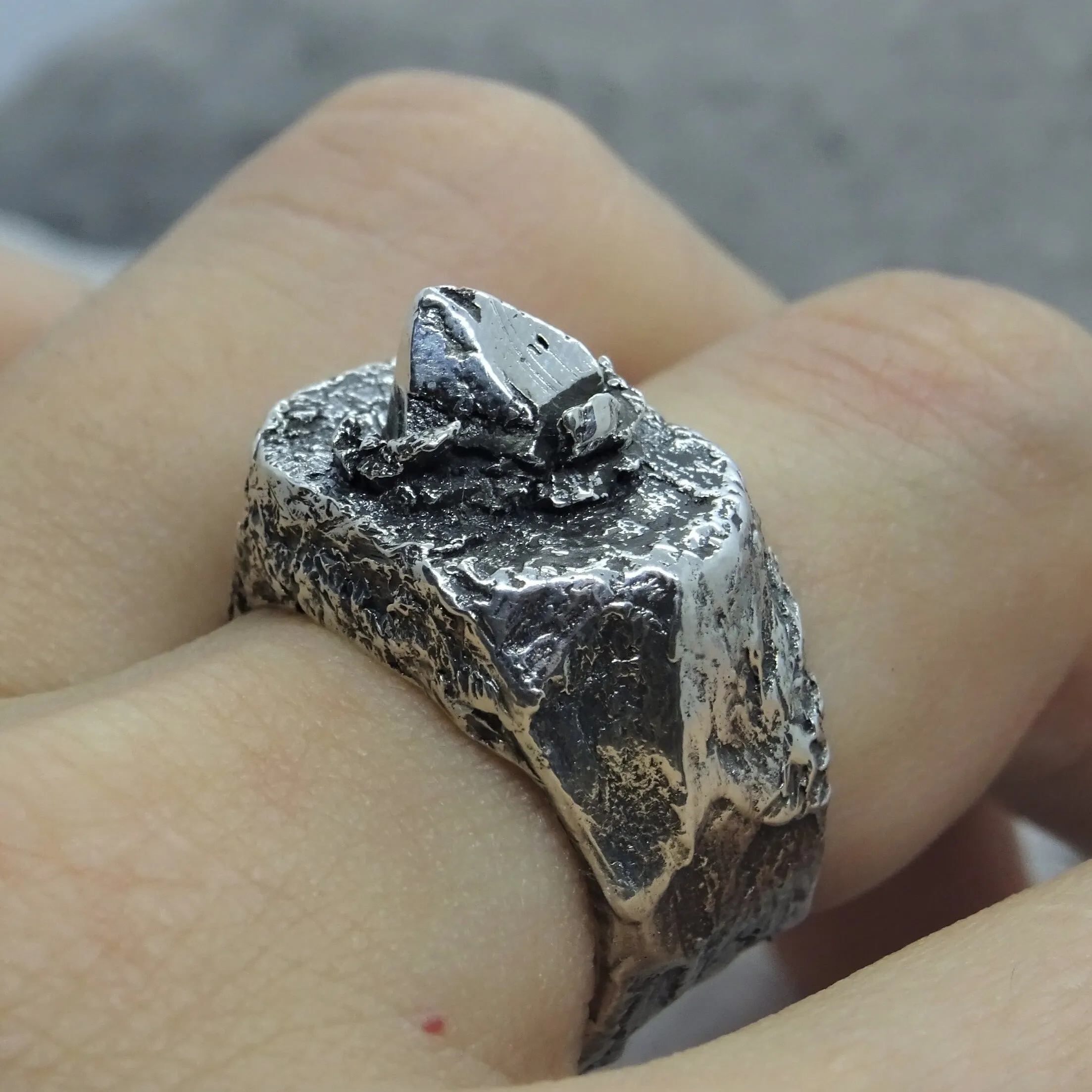 Cristal ring- unusual ring with stone texture and silver crystal