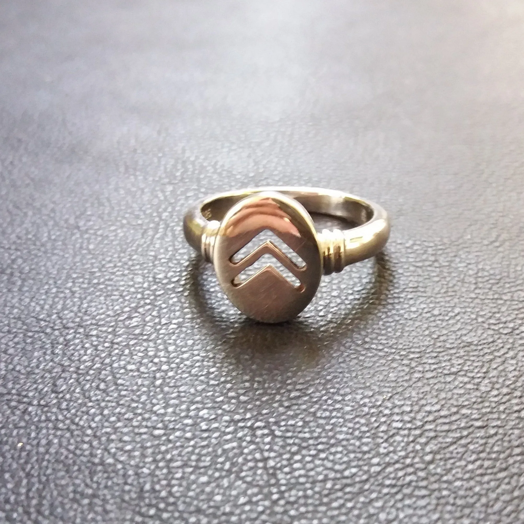 Double chevron signet ring