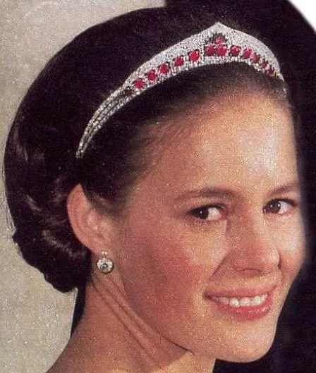 DUCHESS OF CALABRIA Simulated Diamond Royal Bridal Crown