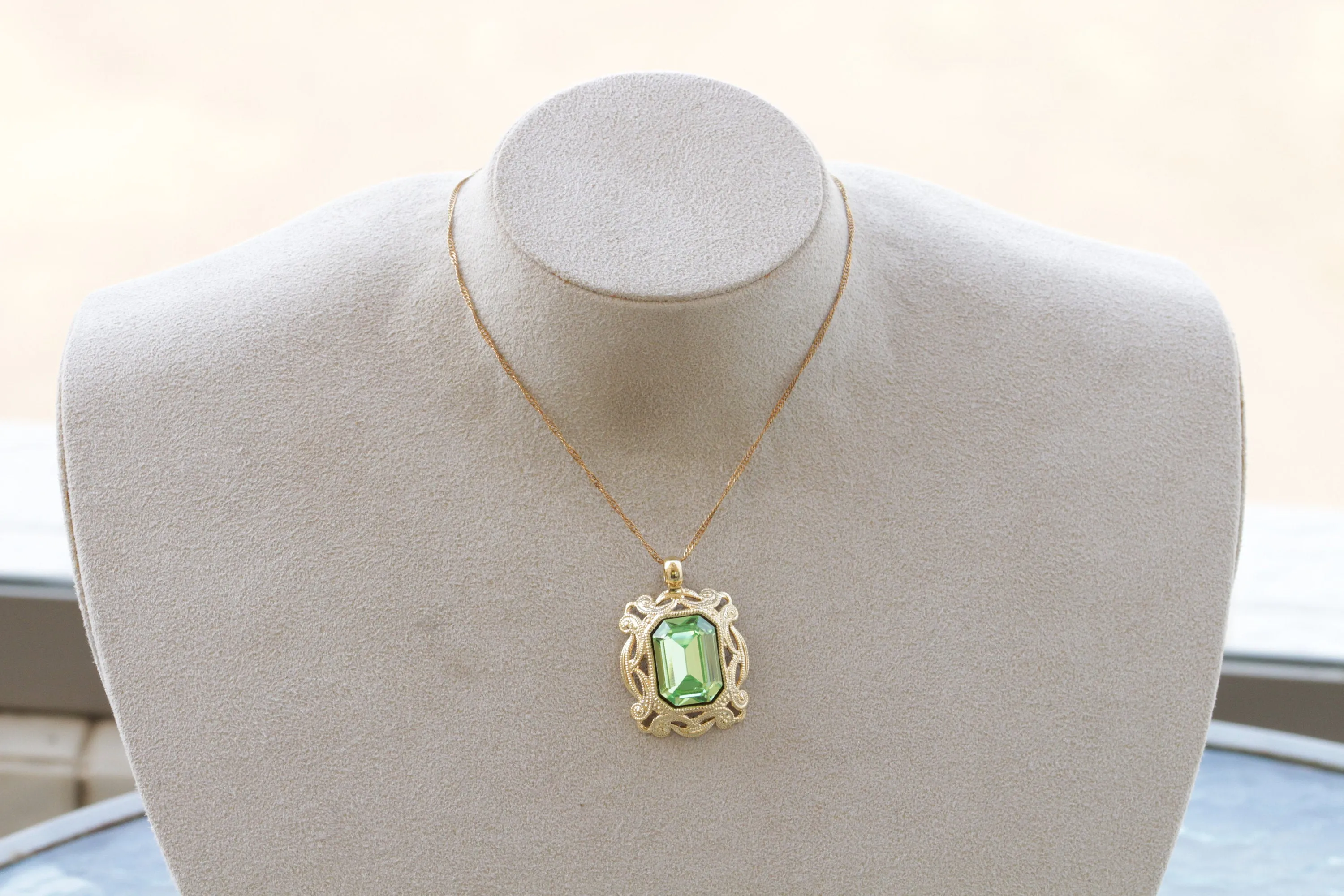EMERALD STATEMENT NECKLACE,
