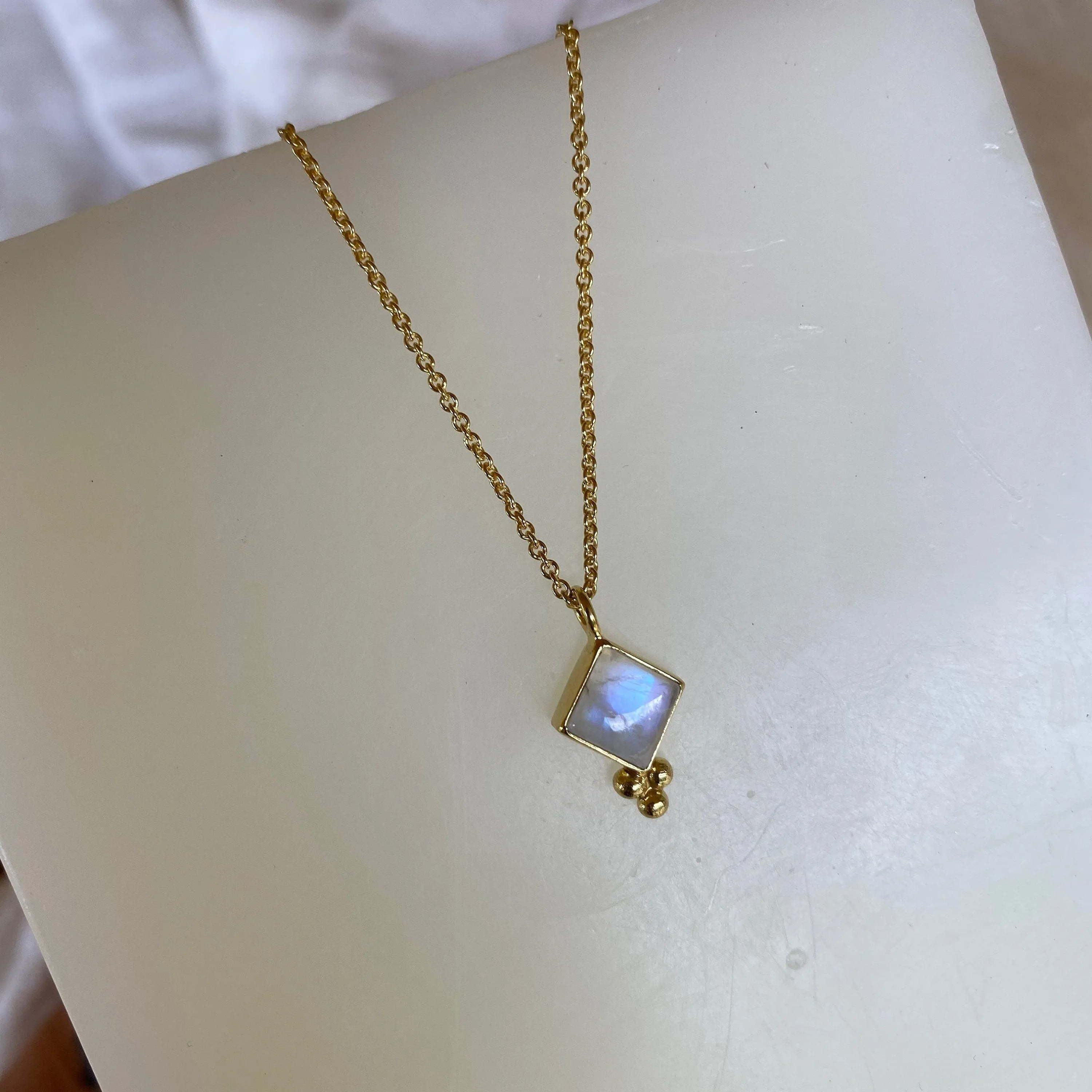 Mara Gold Rainbow Moonstone Necklace