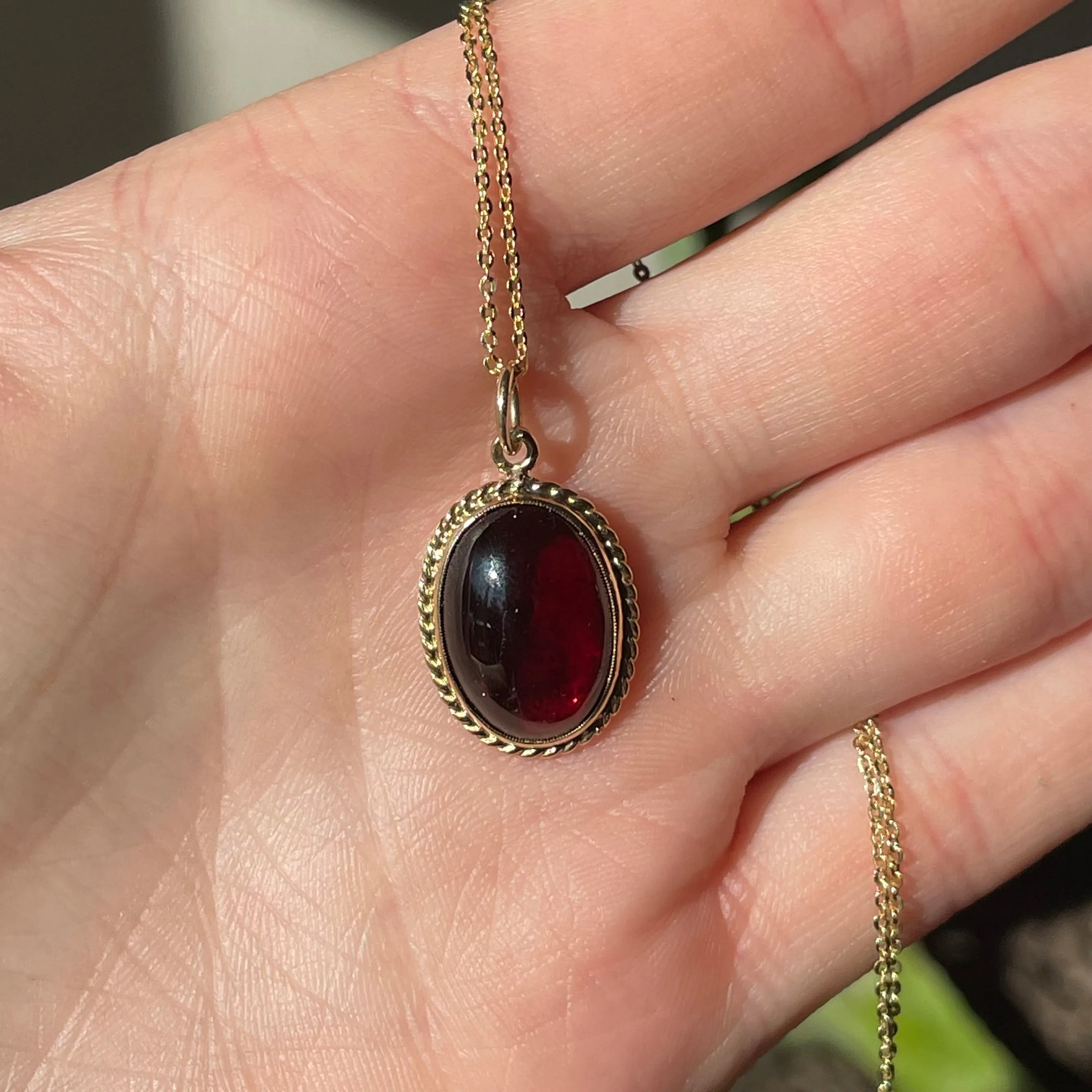 Vintage 14K Gold Rope Garnet Pendant Necklace