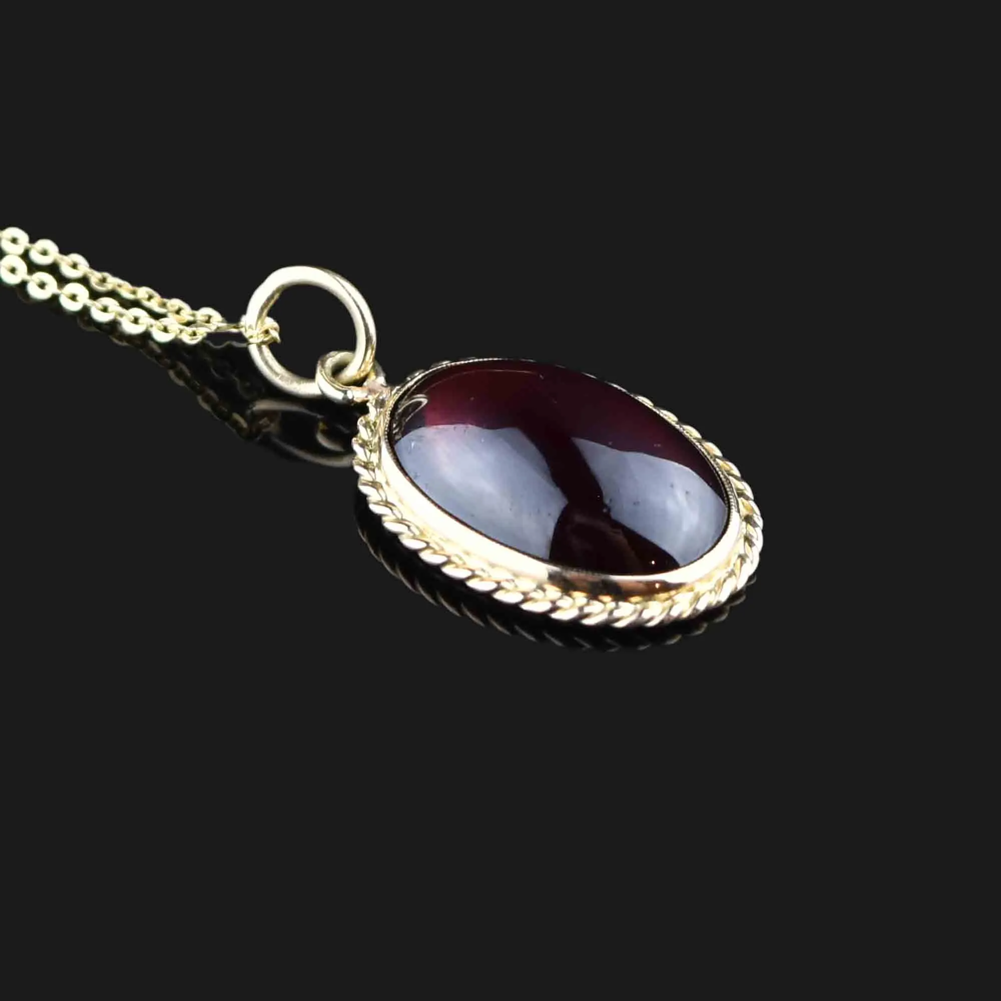Vintage 14K Gold Rope Garnet Pendant Necklace